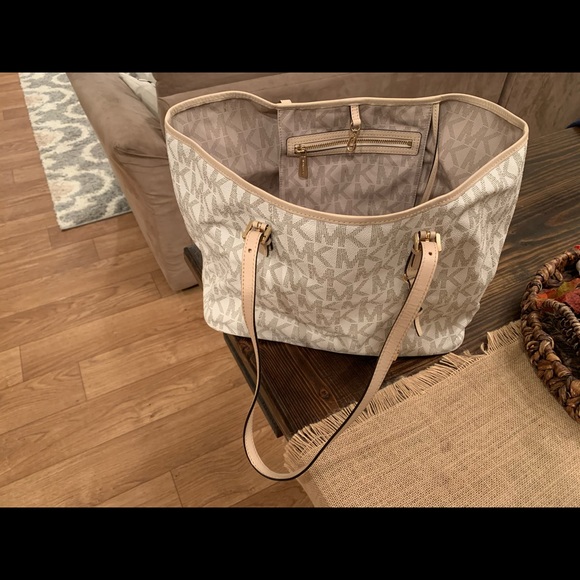 Michael Kors - Picture 2 of 5